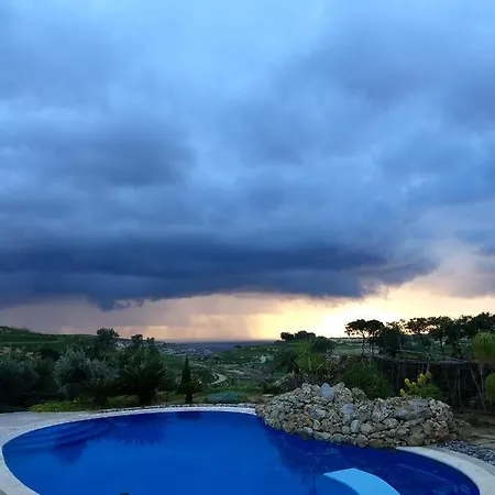 Dar Ta' Xmun - Idyllic With Pool, Garden, Seaview & Sunset *