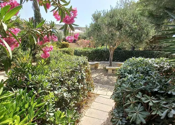 Dar Ta' Xmun - Idyllic With Pool, Garden, Seaview & Sunset *