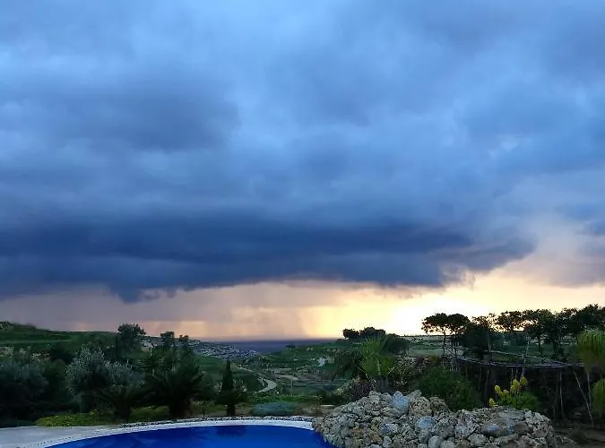 Dar Ta' Xmun - Idyllic With Pool, Garden, Seaview & Sunset *