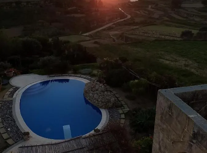 Dar Ta' Xmun - Idyllic With Pool, Garden, Seaview & Sunset *