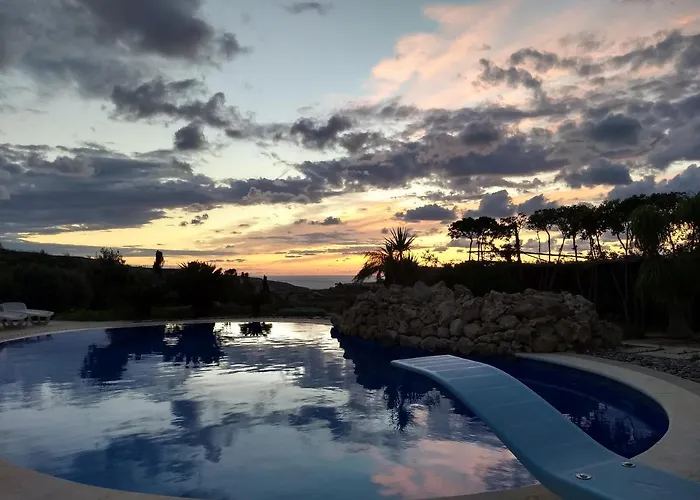 別荘 Dar Ta' Xmun - Idyllic With Pool, Garden, Seaview & Sunset