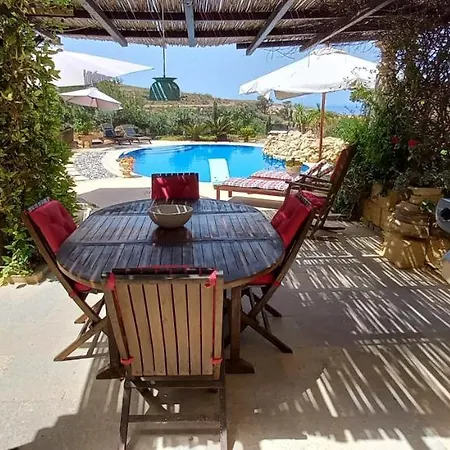 Dar Ta' Xmun - Idyllic With Pool, Garden, Seaview & Sunset *