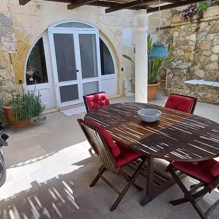 Dar Ta' Xmun - Idyllic With Pool, Garden, Seaview & Sunset San Lawrenz