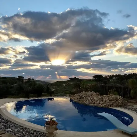 Dar Ta' Xmun - Idyllic With Pool, Garden, Seaview & Sunset