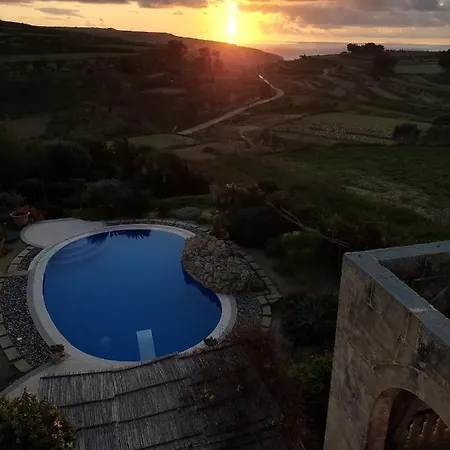 Dar Ta' Xmun - Idyllic With Pool, Garden, Seaview & Sunset *
