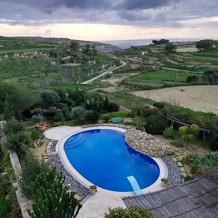 Dar Ta' Xmun - Idyllic With Pool, Garden, Seaview & Sunset *