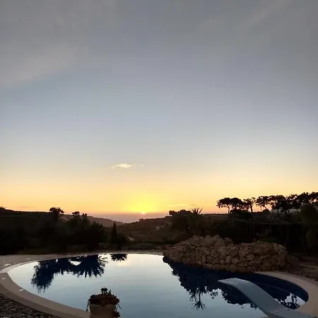 Dar Ta' Xmun - Idyllic With Pool, Garden, Seaview & Sunset San Lawrenz