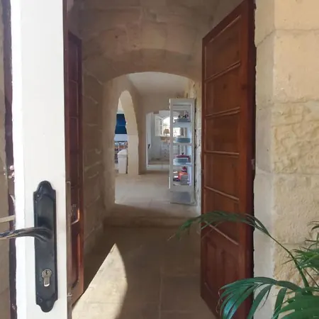Dar Ta' Xmun - Idyllic With Pool, Garden, Seaview & Sunset Vakantiehuis