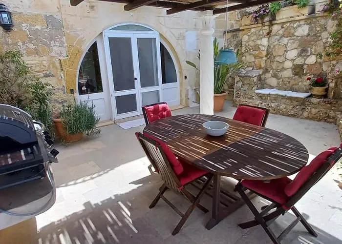 Dar Ta' Xmun - Idyllic With Pool, Garden, Seaview & Sunset San Lawrenz