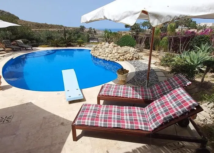 Feriehus Dar Ta' Xmun - Idyllic With Pool, Garden, Seaview & Sunset *