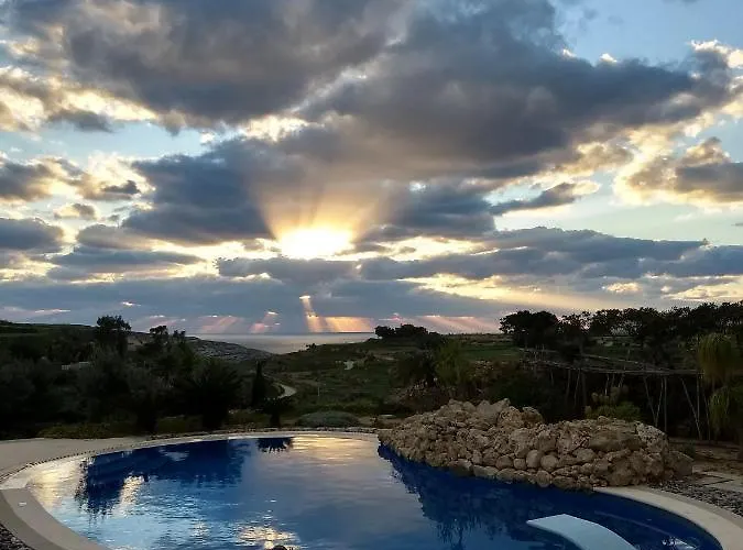 Dar Ta' Xmun - Idyllic With Pool, Garden, Seaview & Sunset
